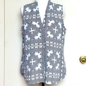 Le Chateau Sleeveless Top , open front with hidden buttons new without tag